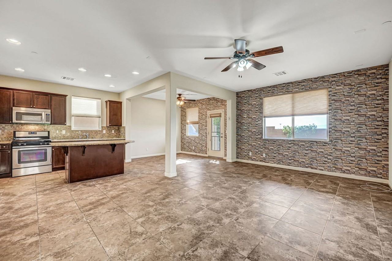 985 Pebble Lake St - Photo 3 of 38