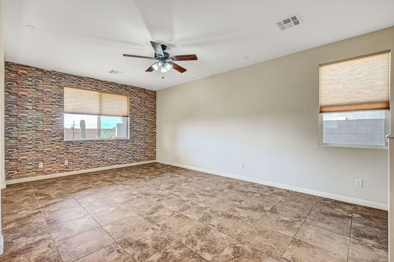 985 Pebble Lake St - Photo 6 of 38