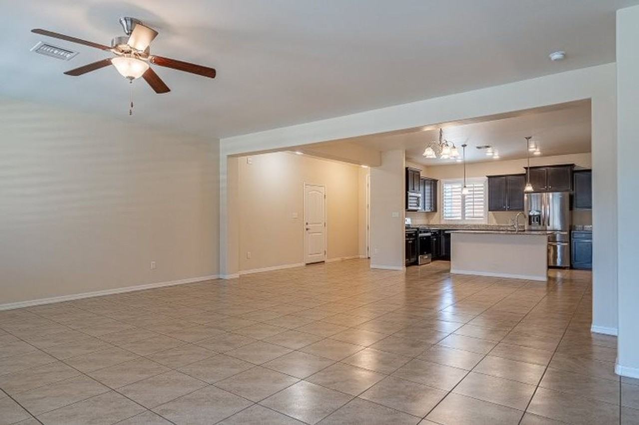 12237 S Laurel Ln - Photo 3 of 34