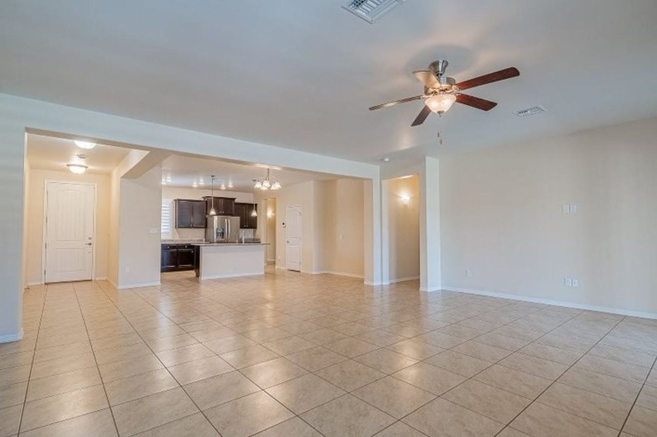 12237 S Laurel Ln - Photo 4 of 34