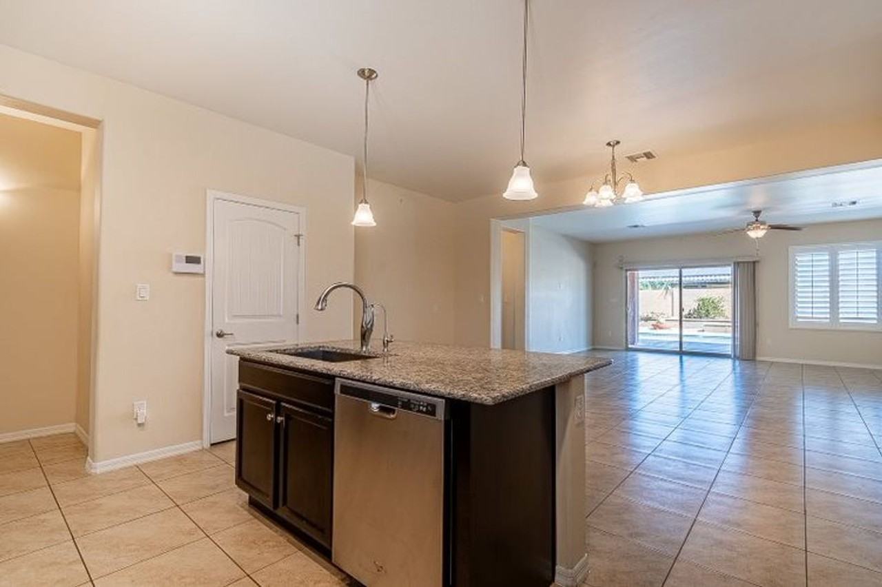 12237 S Laurel Ln - Photo 5 of 34