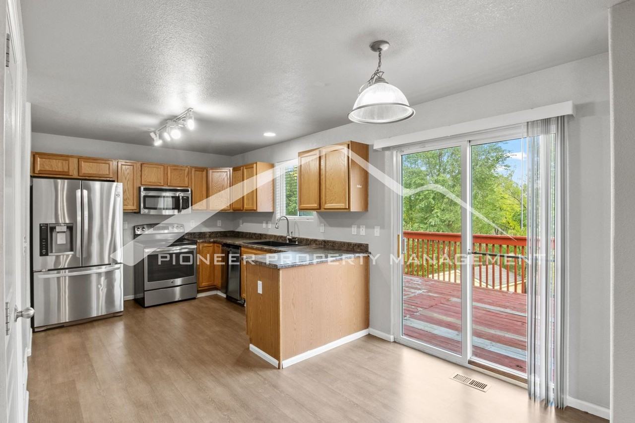 229 Audubon Dr - Photo 2 of 26