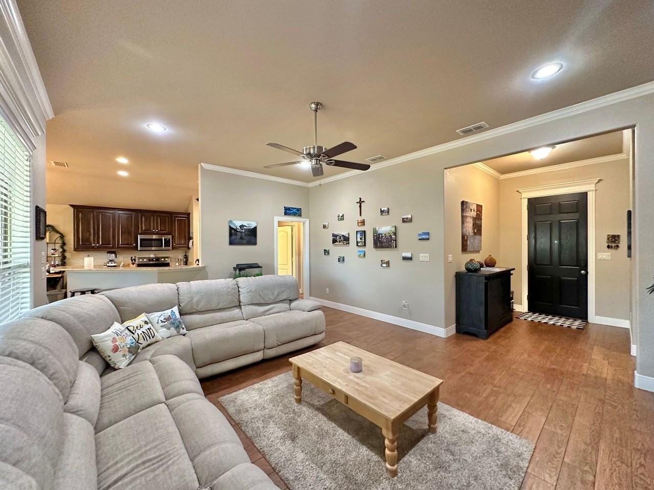 10846 Westhaven Cir - Photo 7 of 36