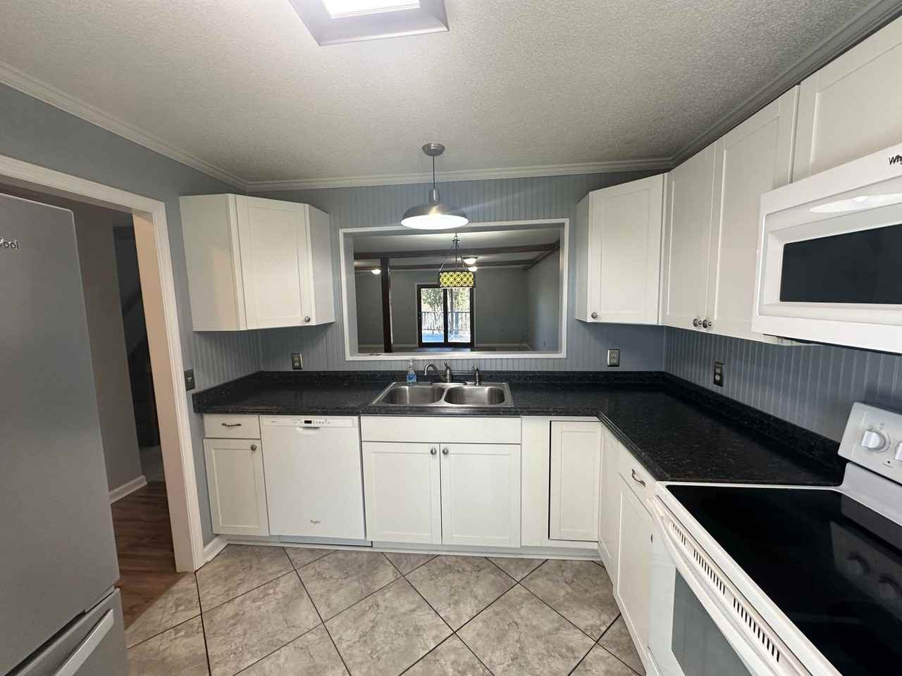 1295B Young Rd ##Tn - Photo 2 of 22