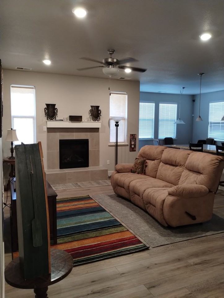 1202 Gilman Ave - Photo 4 of 32