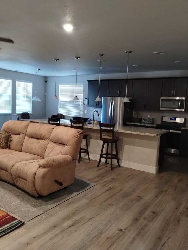 1202 Gilman Ave - Photo 5 of 32