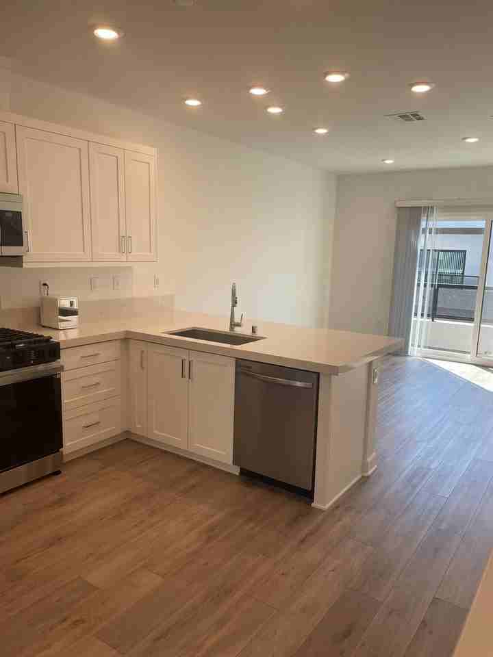 2121 Senita Dr - Photo 2 of 36