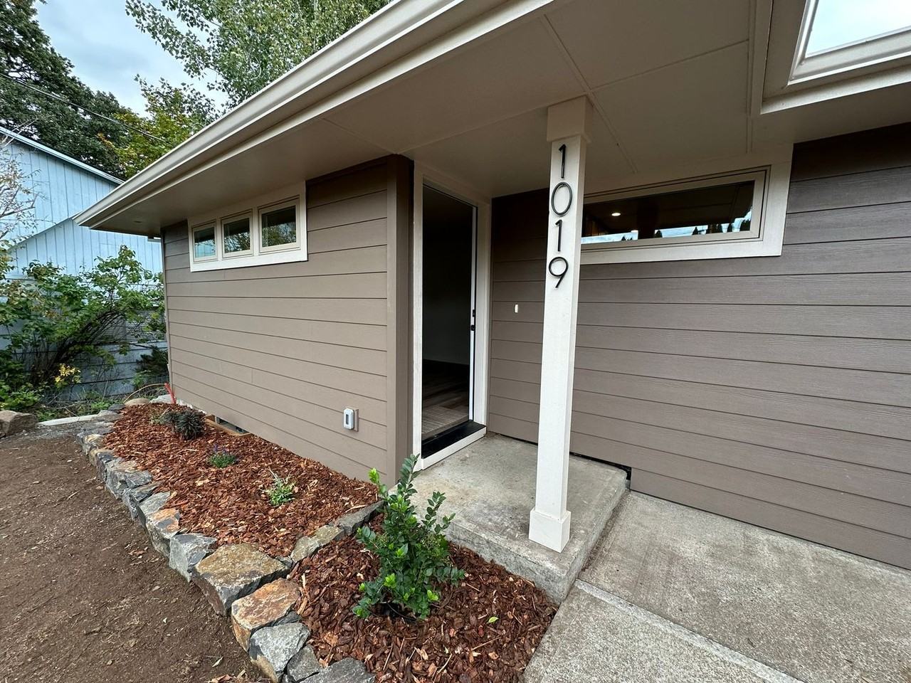 1019 Wilson St - Photo 2 of 23