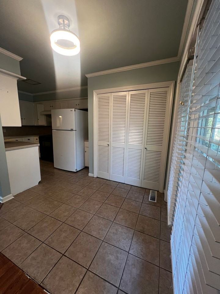 4911 Free Ferry Rd - Photo 4 of 11