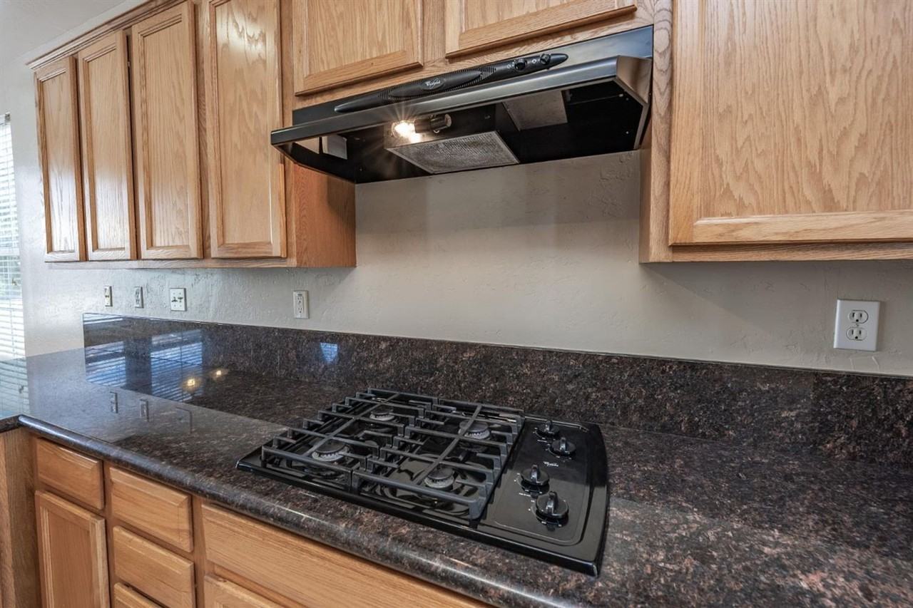 828 Toulouse Ln - Photo 3 of 27