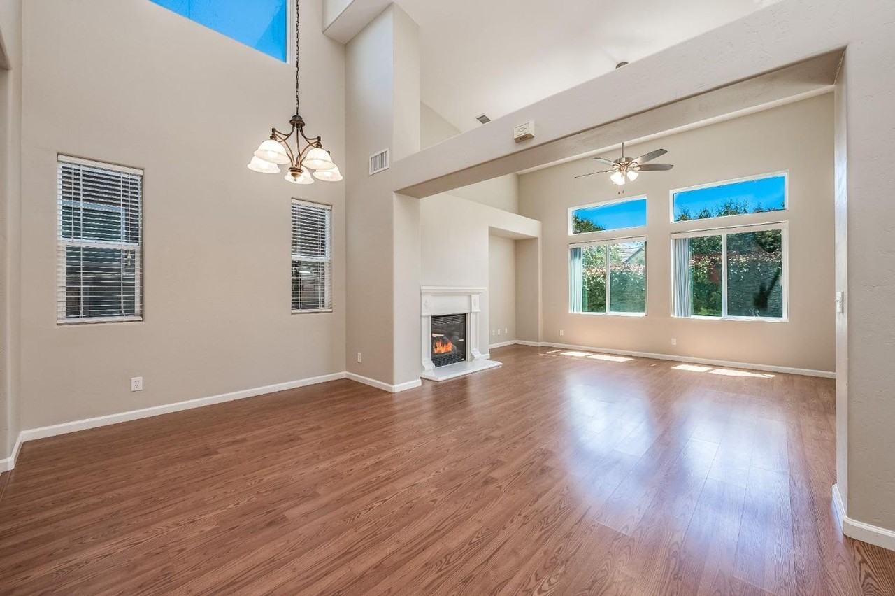 828 Toulouse Ln - Photo 4 of 27