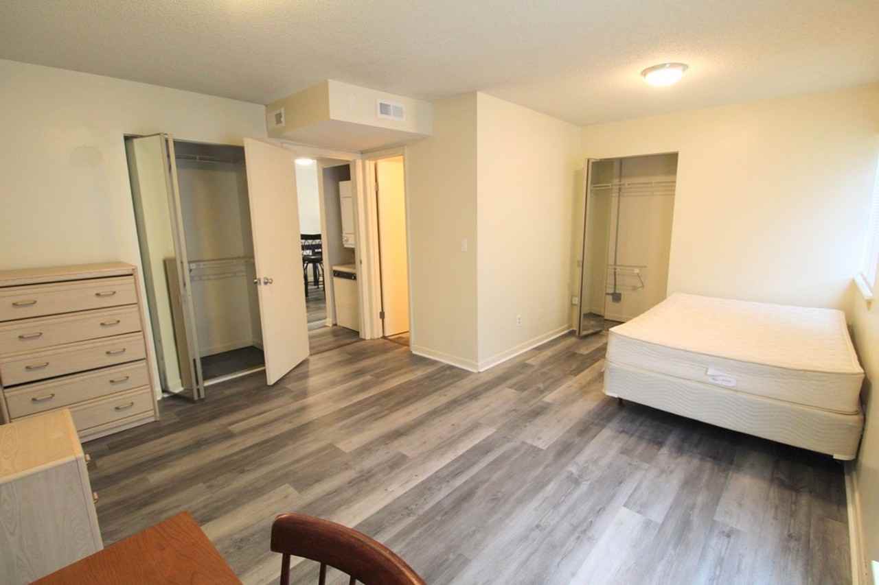 1346 Hunters Rd Apt A - Photo 6 of 16