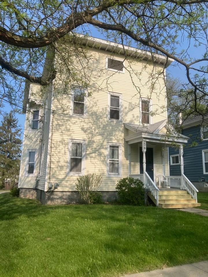 208 Lawrence Street - Photo 2 of 9