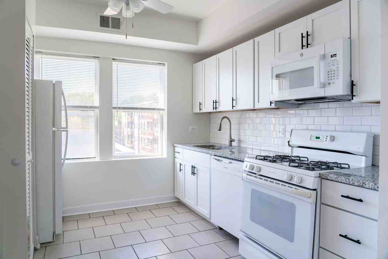 4806 N Avers Ave #301 - Photo 6 of 14