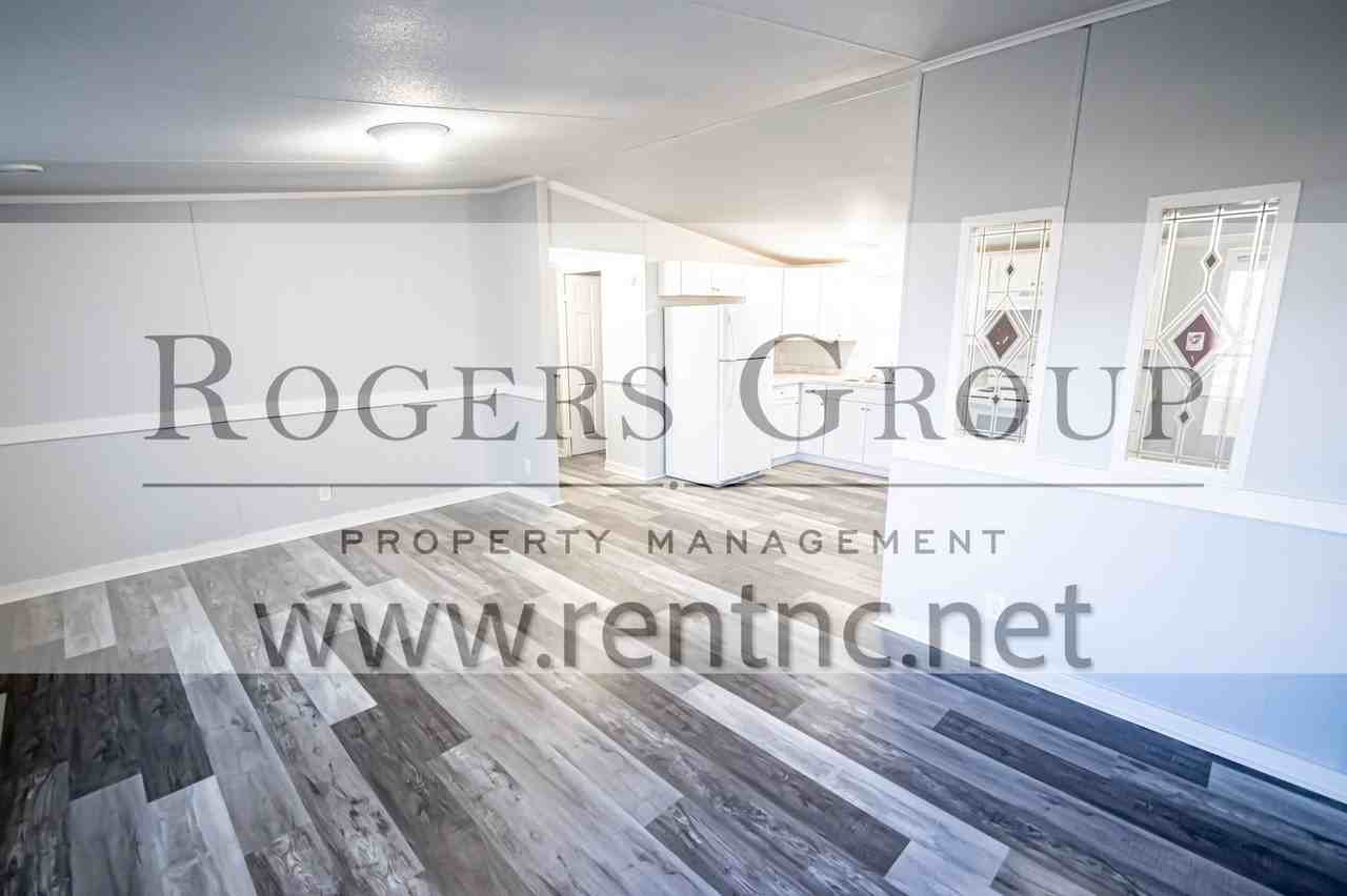 315 Tower Ln - Photo 3 of 9