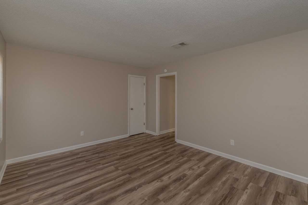 2311 Walden Dr - Photo 6 of 27