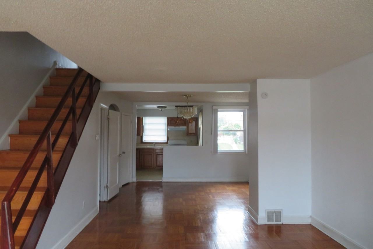 7217 Brous Ave - Photo 2 of 17
