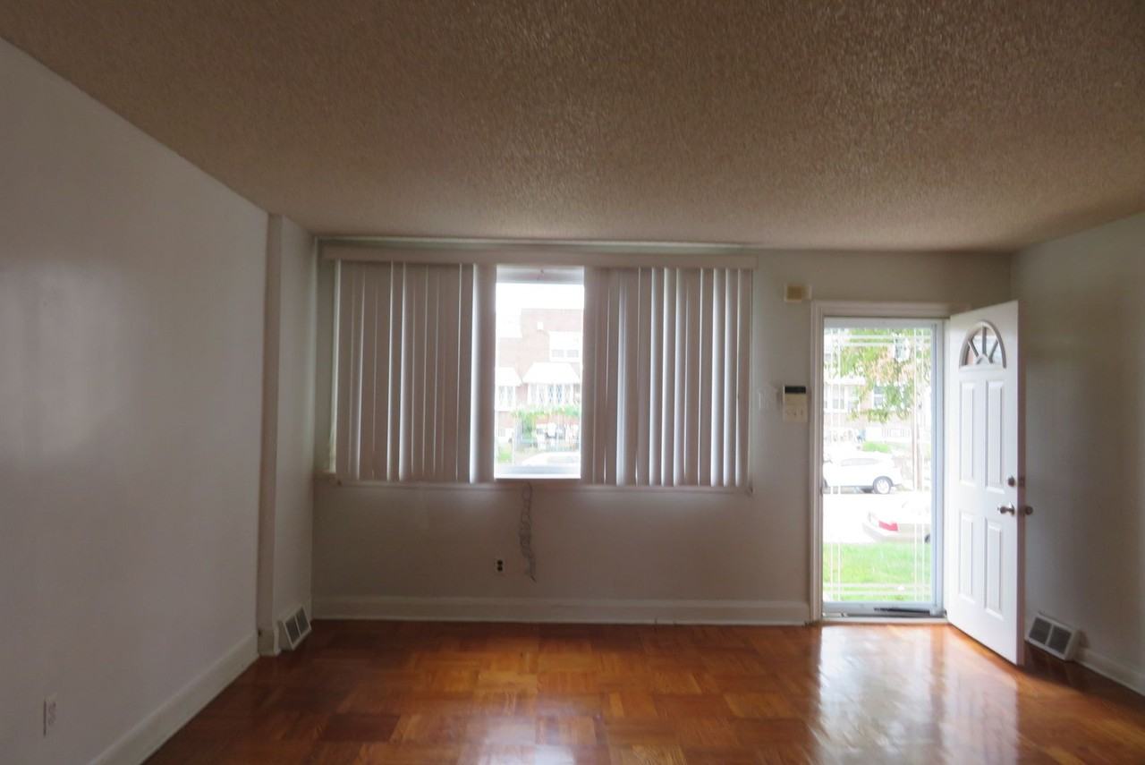 7217 Brous Ave - Photo 3 of 17