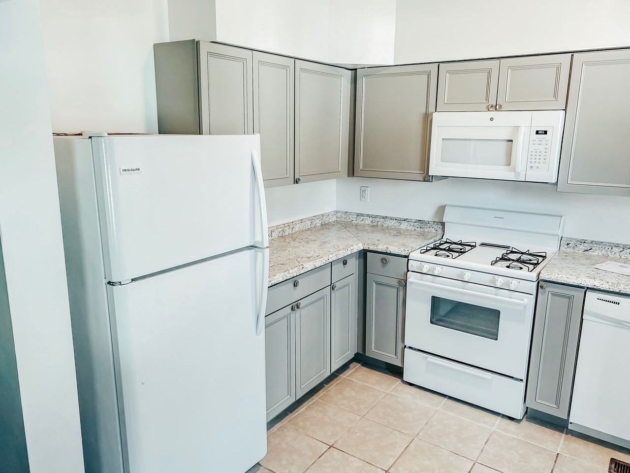 802 S Meadow St - Photo 2 of 17