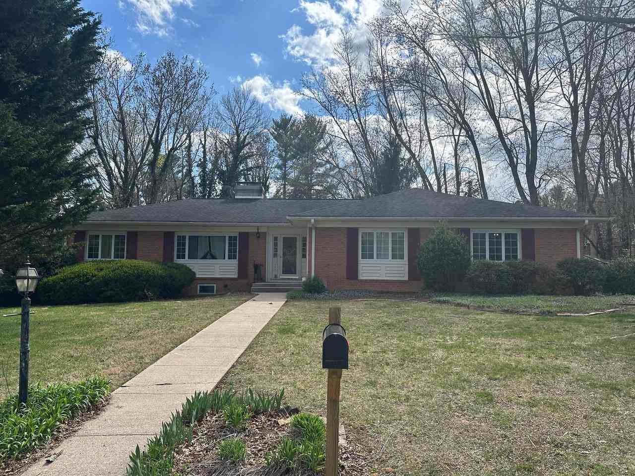 720 Circle Dr - Photo 2 of 16