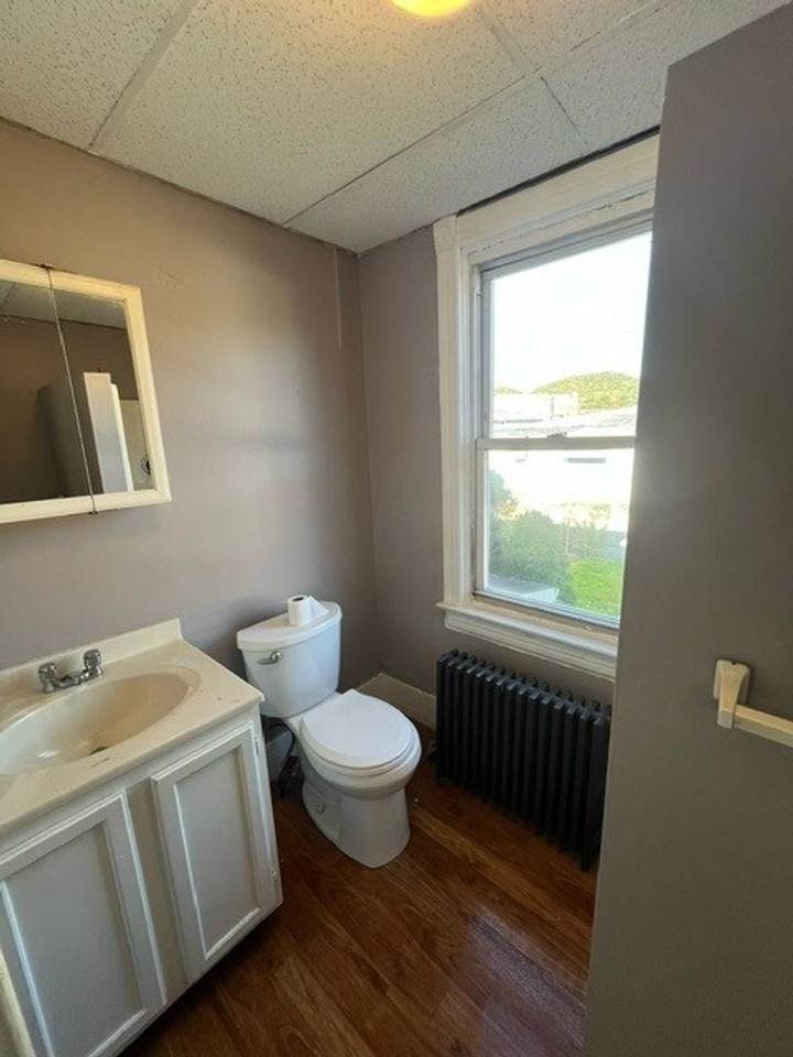 82 W Center St - Photo 6 of 10