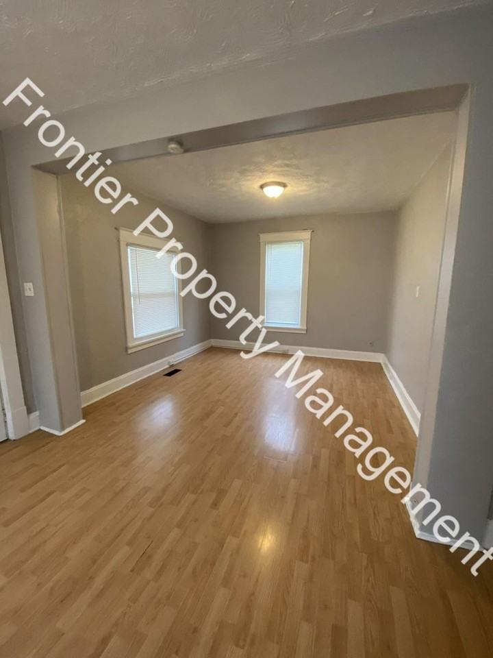 1136 Sutter Ave - Photo 3 of 17