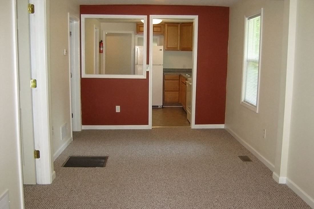 1200 N Woodlawn Ave - Photo 3 of 5