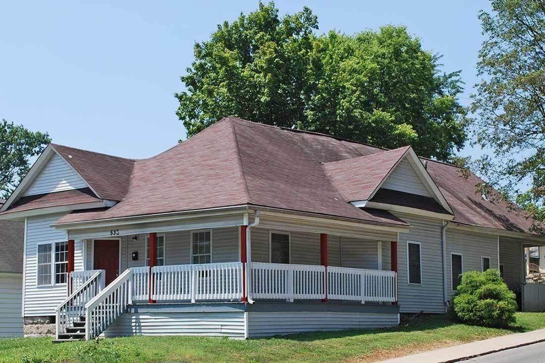 533 N Lincoln St - Photo 2 of 6