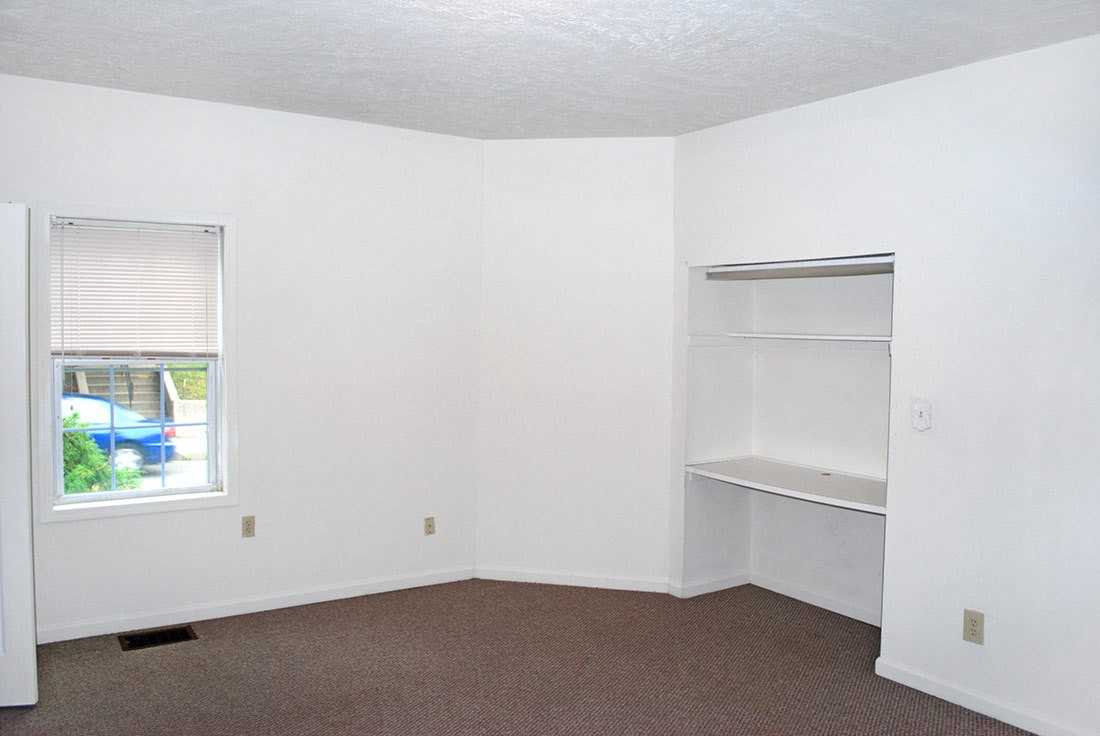 533 N Lincoln St - Photo 6 of 6