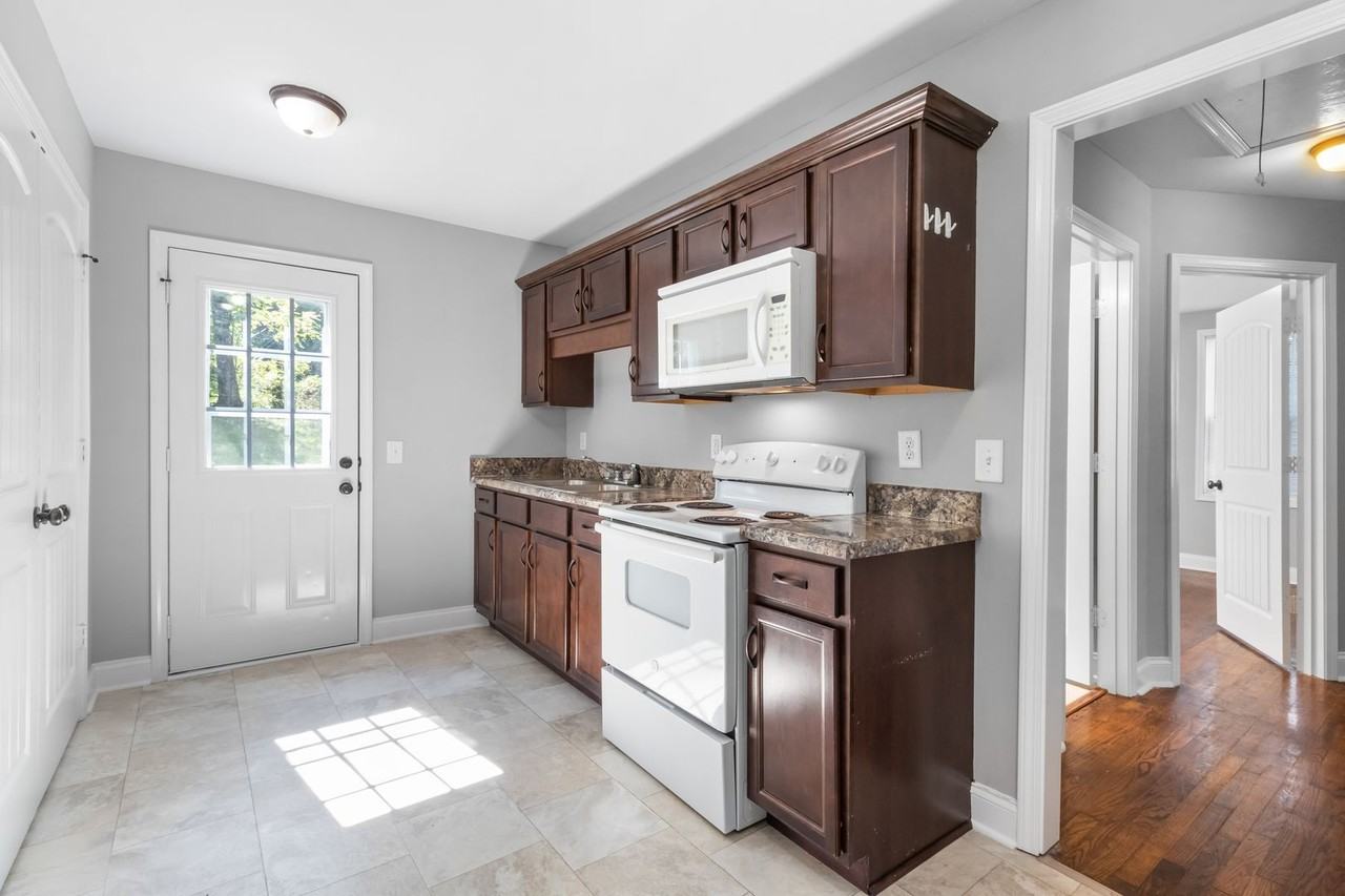 26 Maple St - Photo 6 of 10