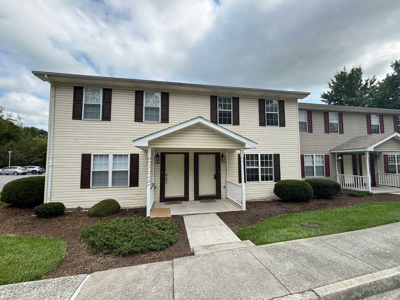 850 Patrick Henry Dr - Photo 2 of 25