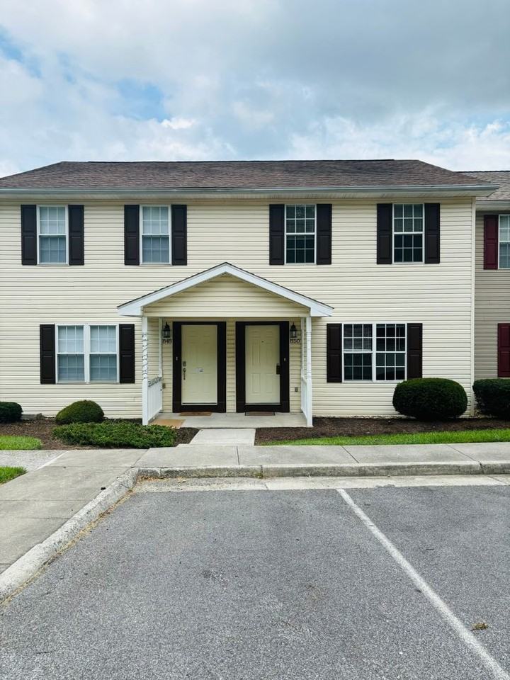 850 Patrick Henry Dr - Photo 4 of 26