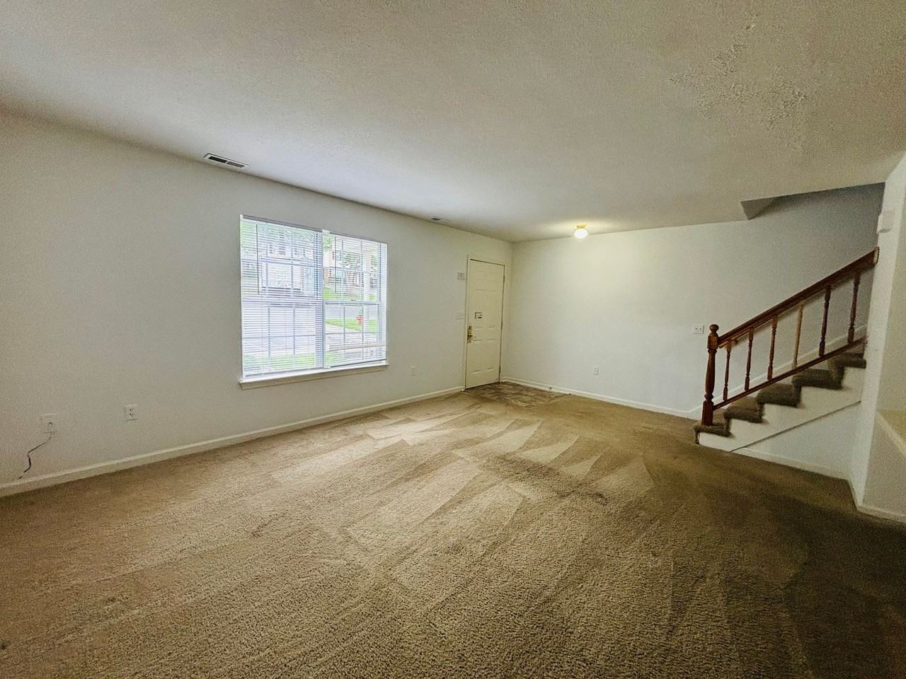 850 Patrick Henry Dr - Photo 6 of 26