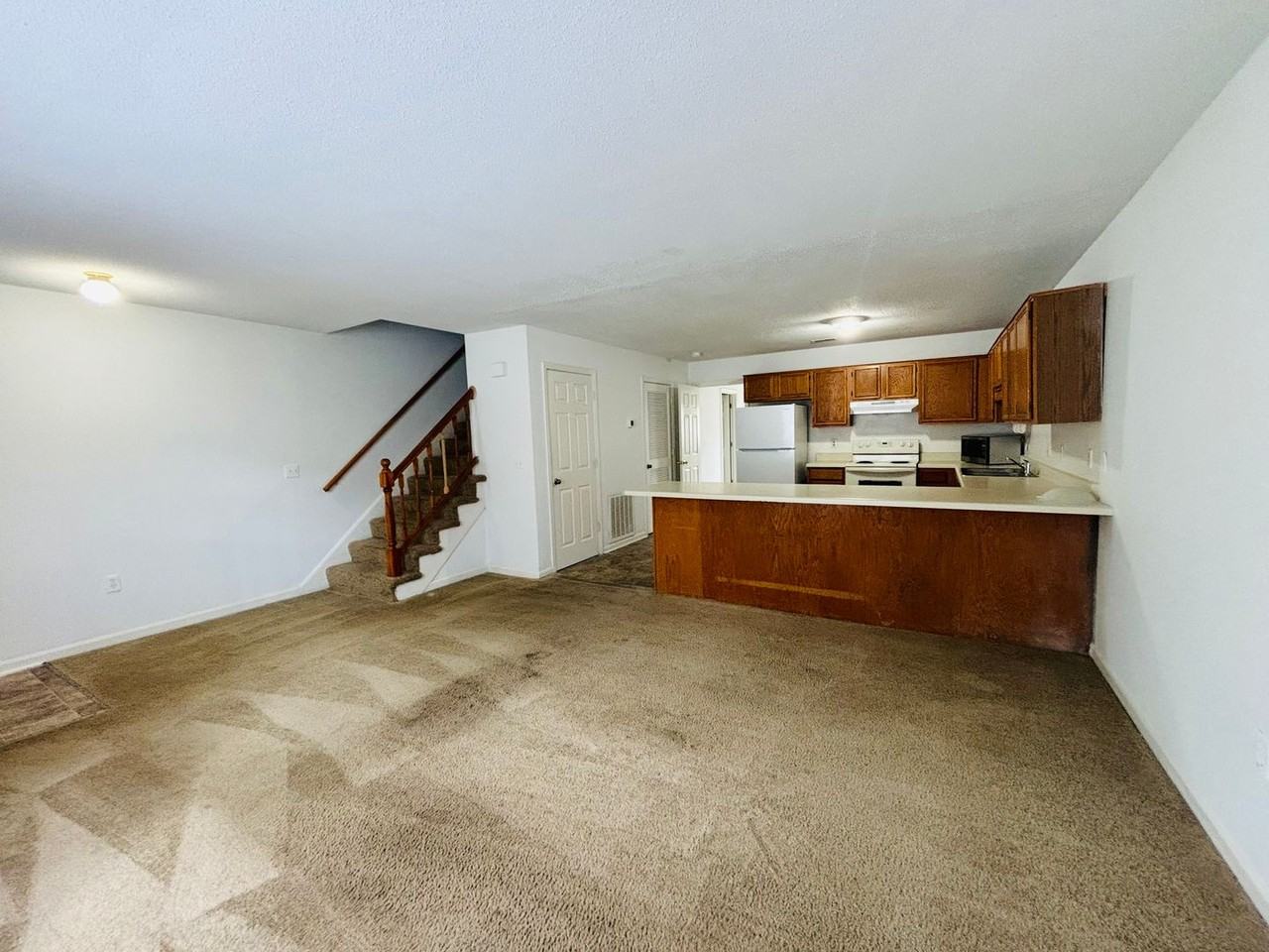 850 Patrick Henry Dr - Photo 7 of 26