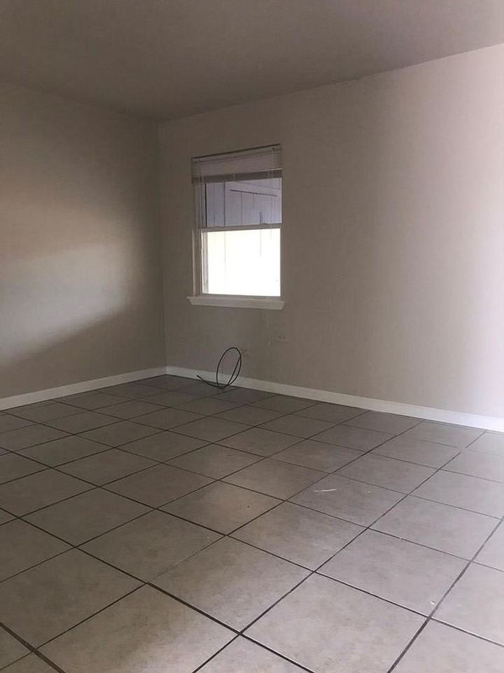 311 E 38th St - Photo 4 of 10