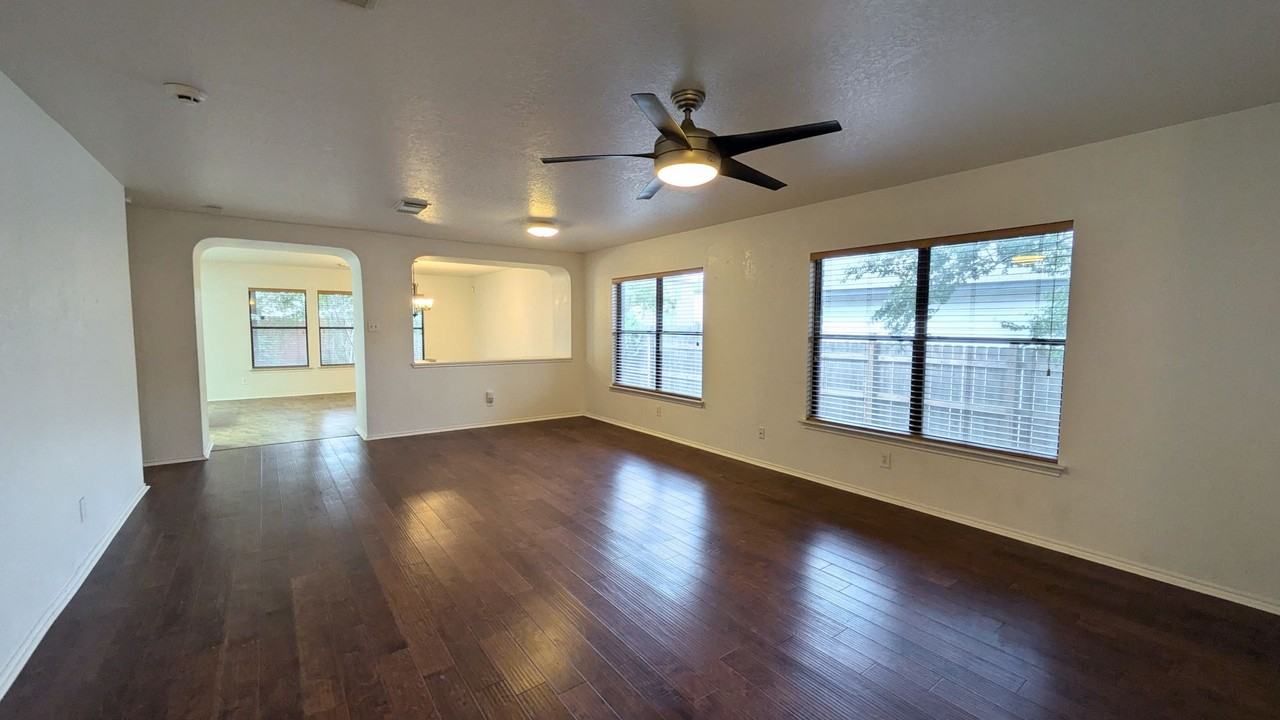 5015 Viking Coral - Photo 4 of 28