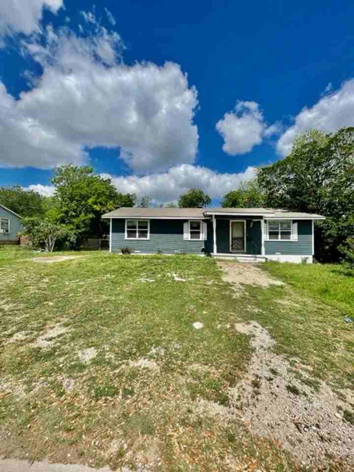 2605 Speight Ave - Photo 2 of 15