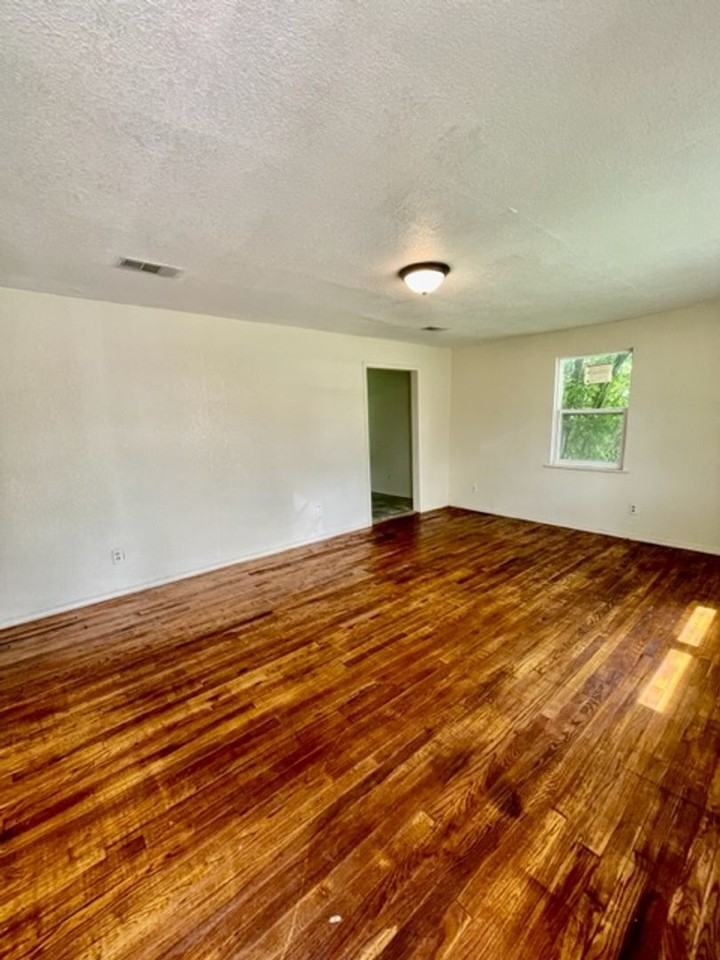 2605 Speight Ave - Photo 3 of 15