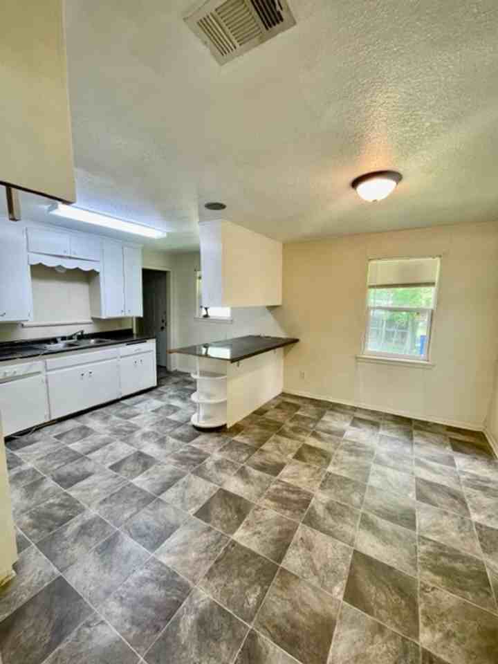 2605 Speight Ave - Photo 5 of 15