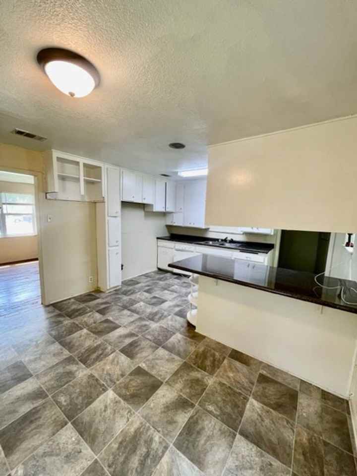 2605 Speight Ave - Photo 6 of 15