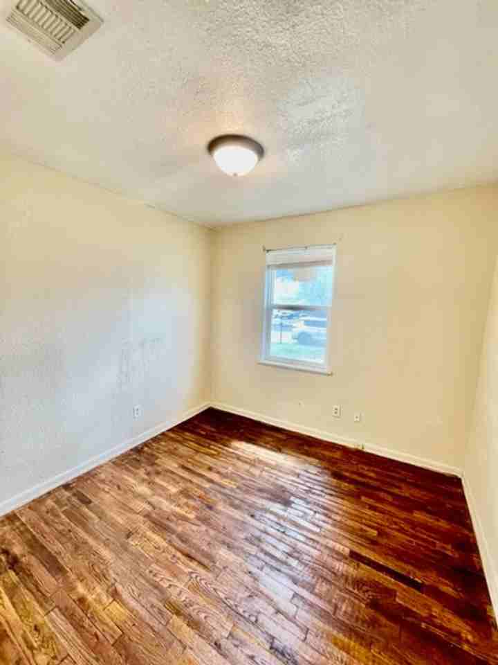 2605 Speight Ave - Photo 7 of 15