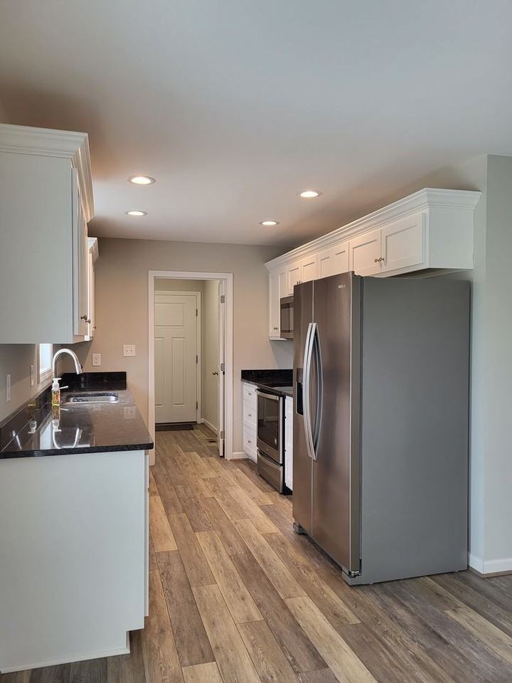 1330 Daniels Rd - Photo 7 of 21