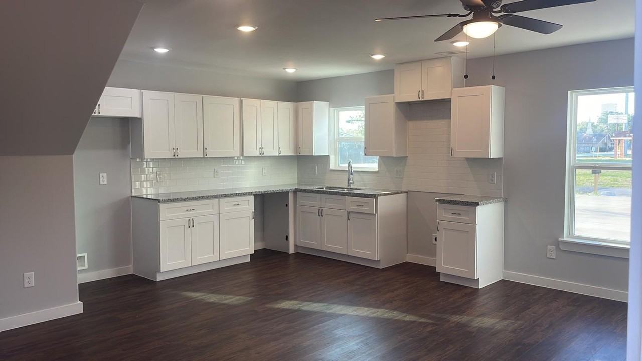 337 Connecticut St - Photo 2 of 13