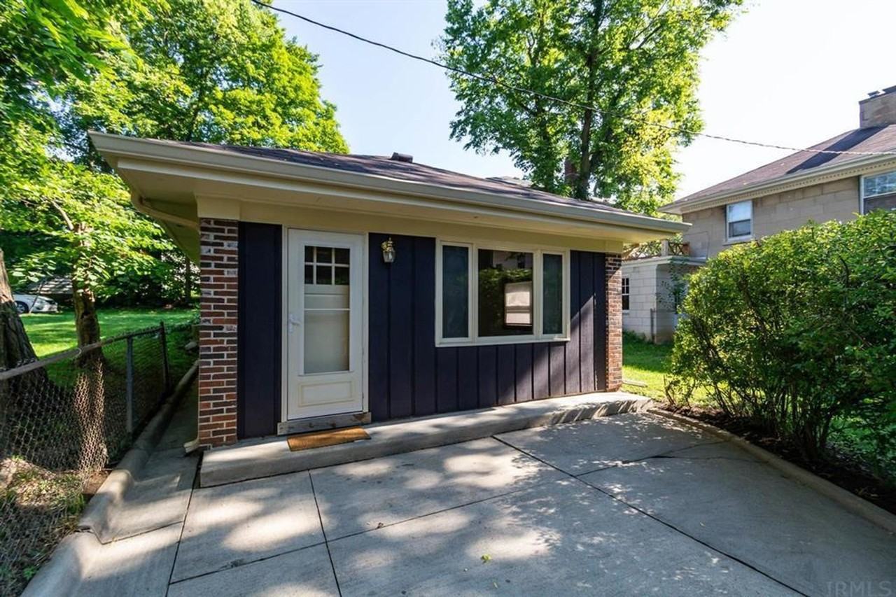 219 1/2 E 8th St - Photo 3 of 11