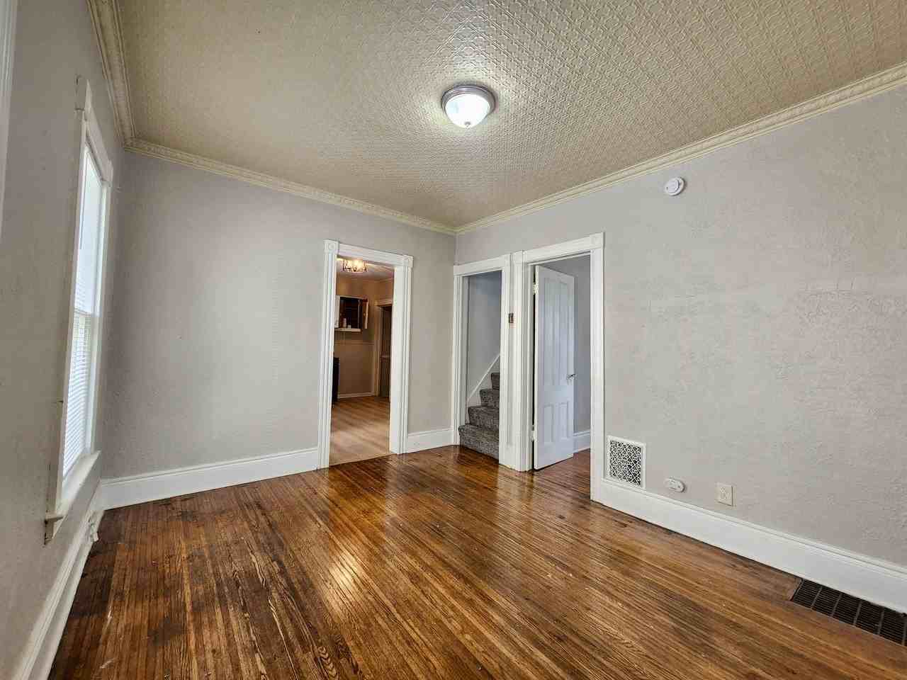 412 Seward St - Photo 2 of 23