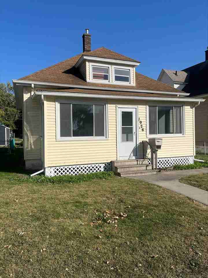 1926 3rd St - Photo 2 of 23