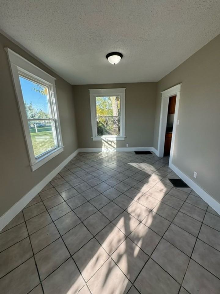 2816 James St - Photo 3 of 8