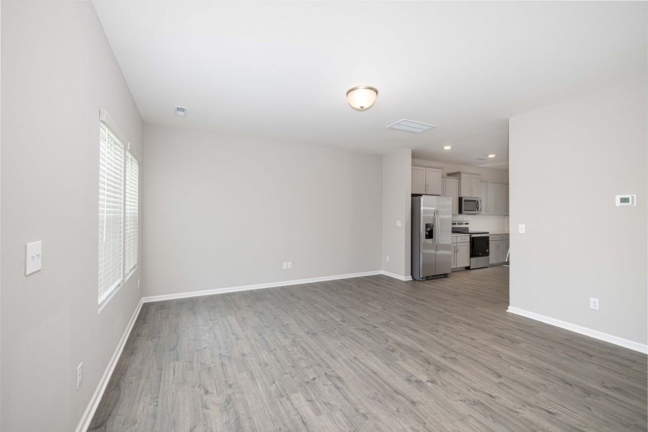 100 S Dorsett St - Photo 2 of 18