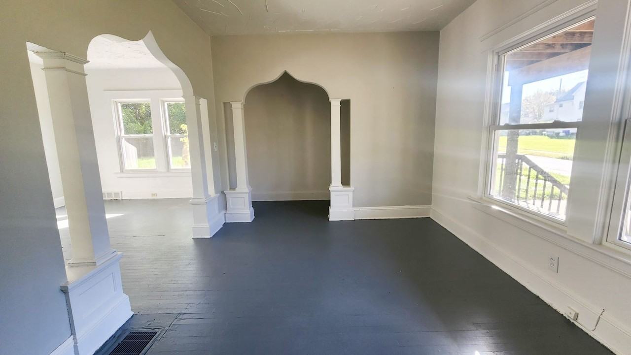 9707 Dickens Ave, Cleveland, OH 44104 - Photo 2 of 33