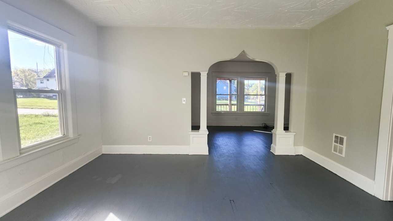 9707 Dickens Ave, Cleveland, OH 44104 - Photo 3 of 33